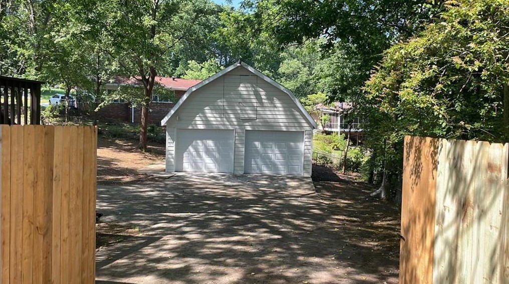 3296 Old Concord Rd, Smyrna GA  30082-2643 exterior