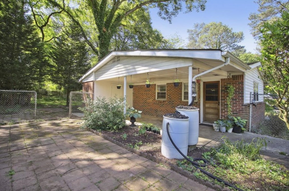 3693 Del Rio Ter, Decatur GA  30032-3113 exterior