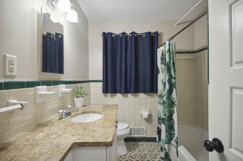 3693 Del Rio Ter, Decatur GA  30032-3113 exterior