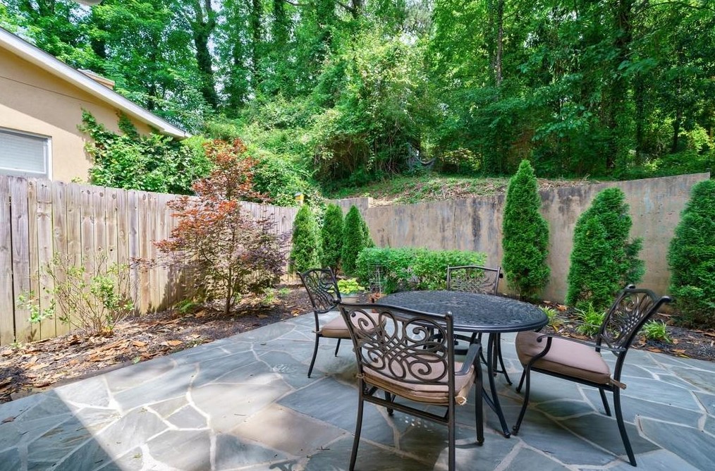 883 Heritage Pl, Decatur GA  30033-4109 exterior