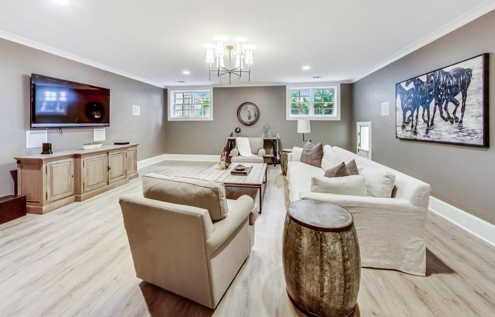 992 Wadsworth Dr, Atlanta GA  30318-1654 exterior