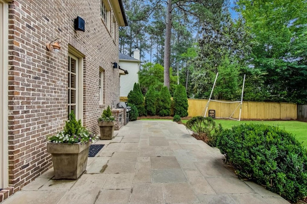 992 Wadsworth Dr, Atlanta GA  30318-1654 exterior