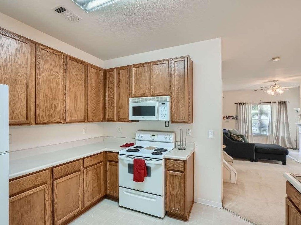 2737 Snapfinger Mnr, Decatur GA  30035-4166 exterior