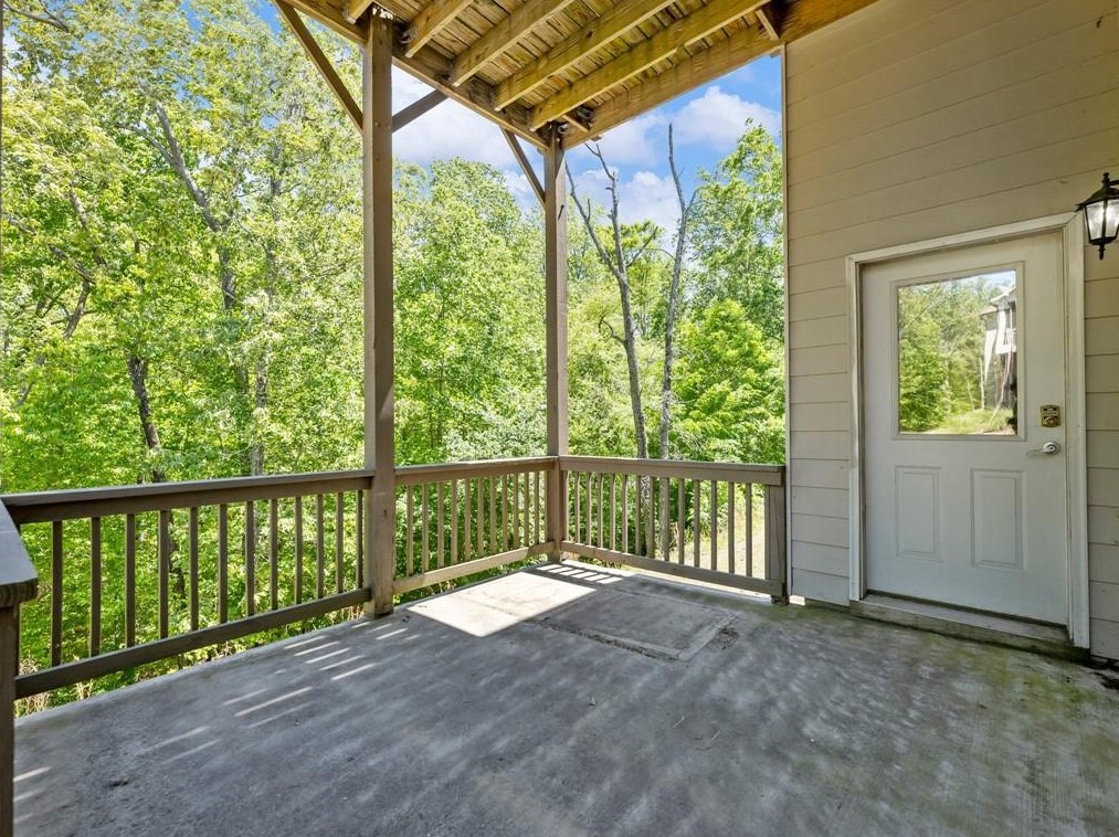 6859 Lake Sterling Blvd, Flowery Branch GA  30542 exterior