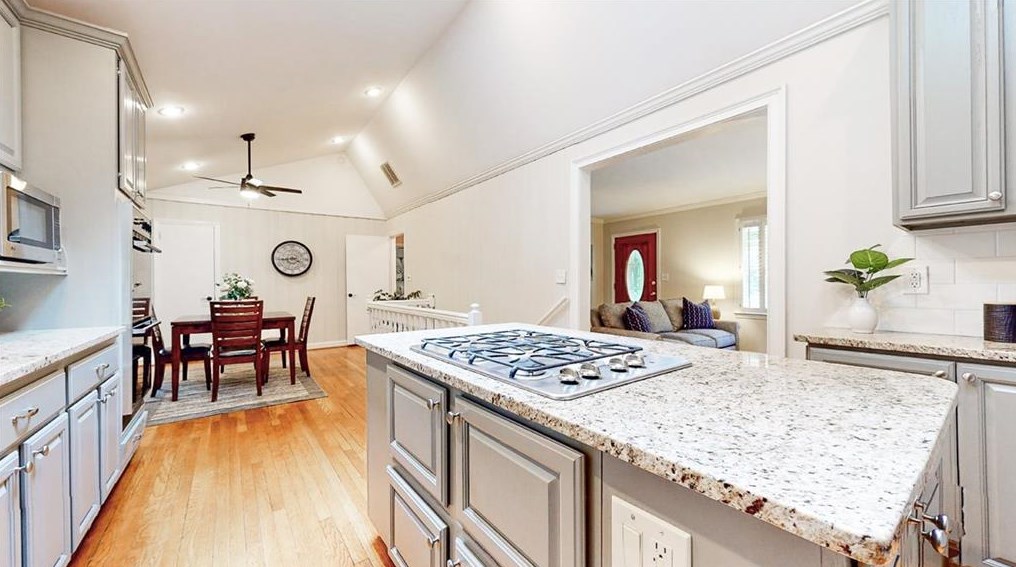 905 Homewood Ct, Decatur GA  30033-4202 exterior