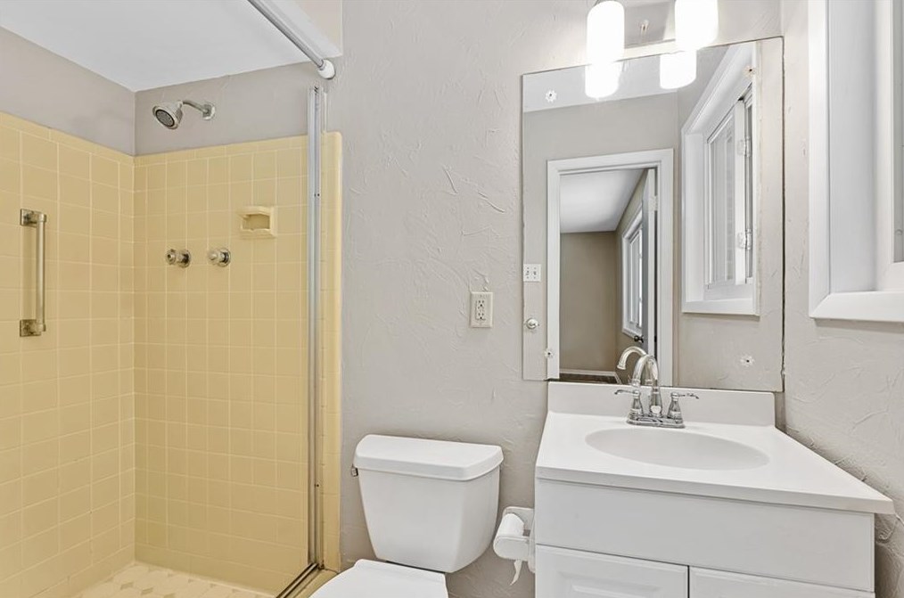 2743 Shetland Dr, Decatur GA  30033-2922 exterior