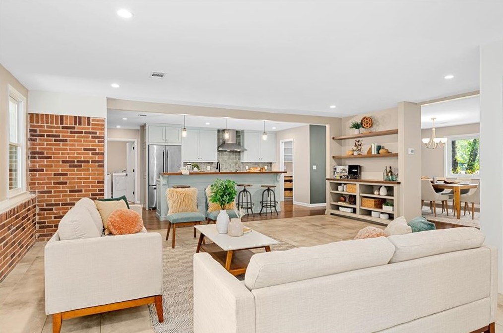 2743 Shetland Dr, Decatur GA  30033-2922 exterior