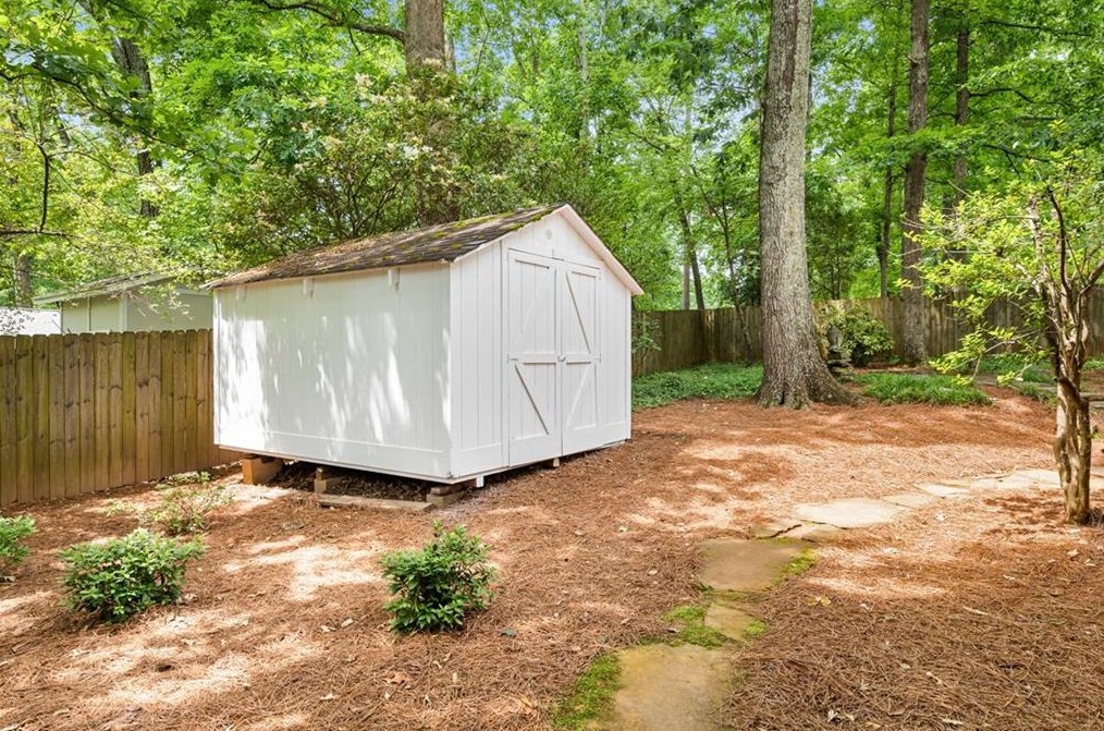 2743 Shetland Dr, Decatur GA  30033-2922 exterior