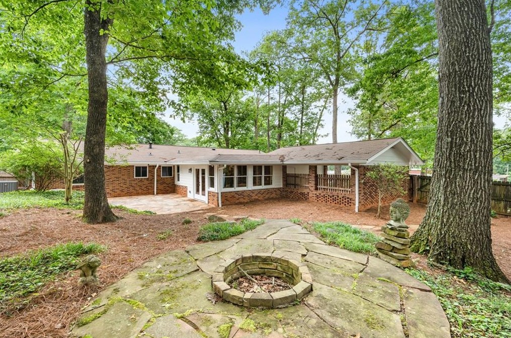 2743 Shetland Dr, Decatur GA  30033-2922 exterior