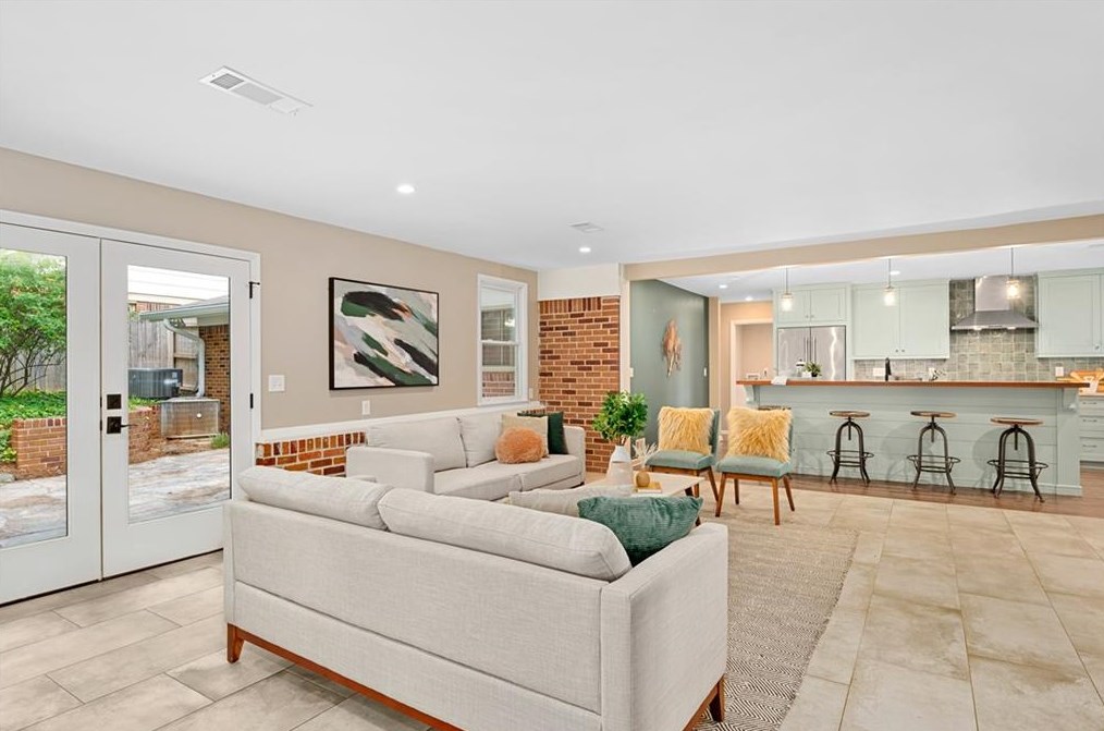 2743 Shetland Dr, Decatur GA  30033-2922 exterior