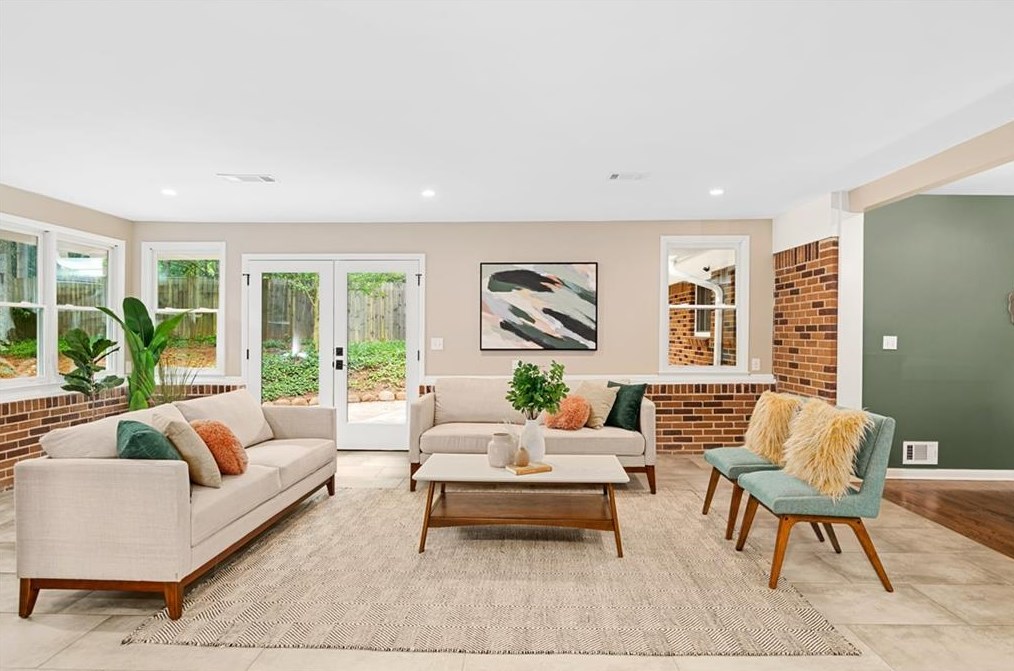 2743 Shetland Dr, Decatur GA  30033-2922 exterior