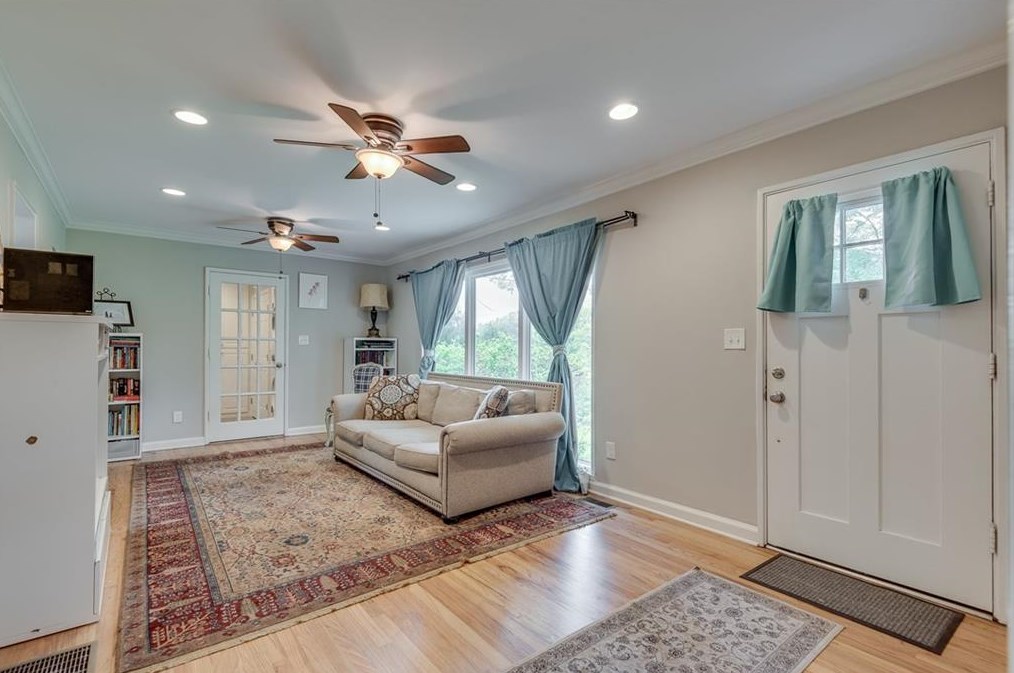 714 Valley Brook Rd, Decatur GA  30033-5838 exterior