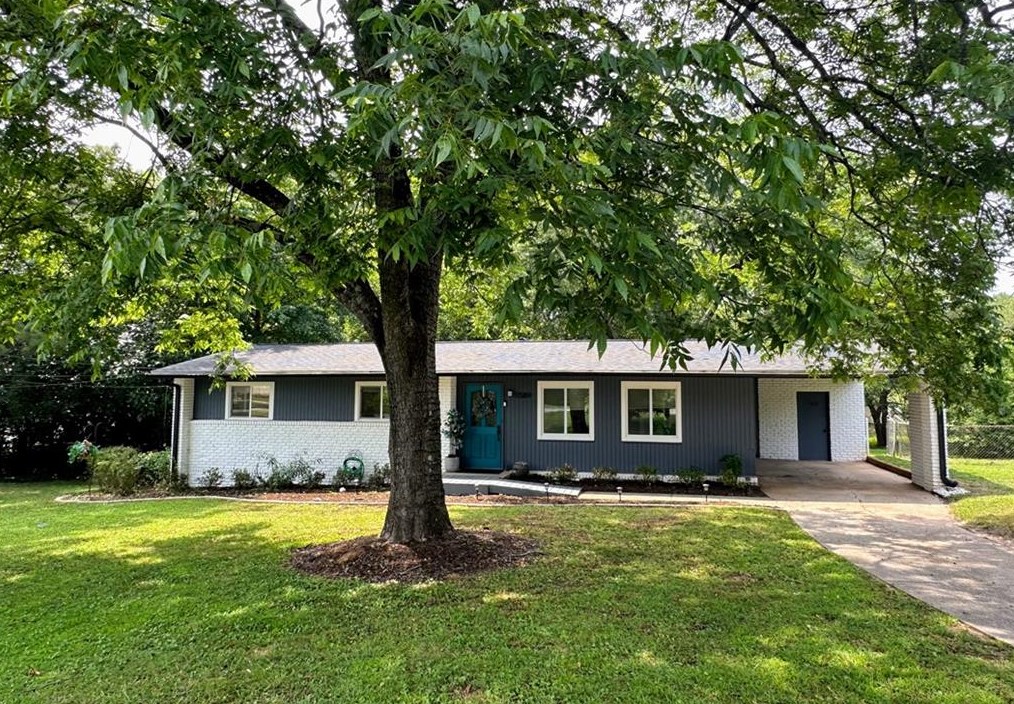 1589 Austin Dr, Decatur GA  30032-3837 exterior