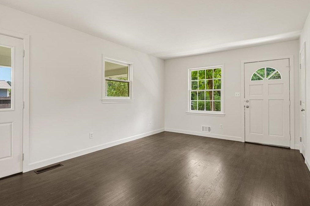 3050 Highland Dr, Smyrna GA  30080-3770 exterior