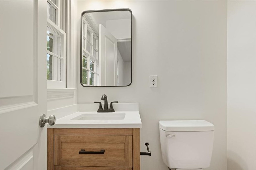 3050 Highland Dr, Smyrna GA  30080-3770 exterior