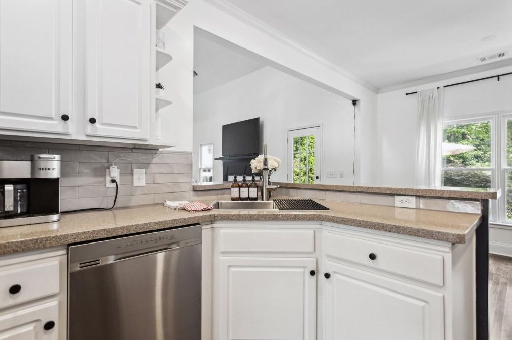1161 Mclendon Dr, Decatur GA  30033-3918 exterior
