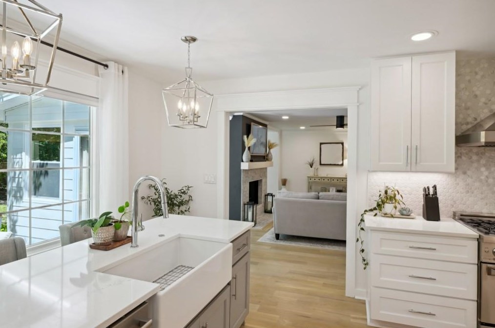 1486 Ragley Hall Rd, Atlanta GA  30319-2518 exterior