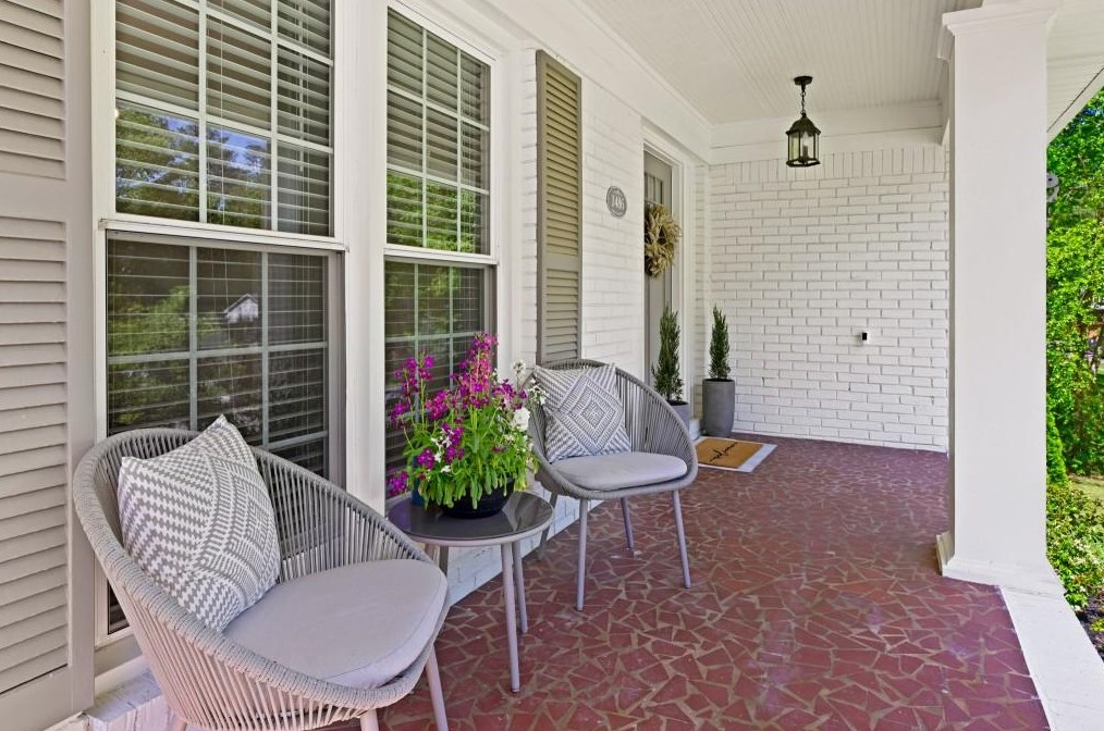 1486 Ragley Hall Rd, Atlanta GA  30319-2518 exterior