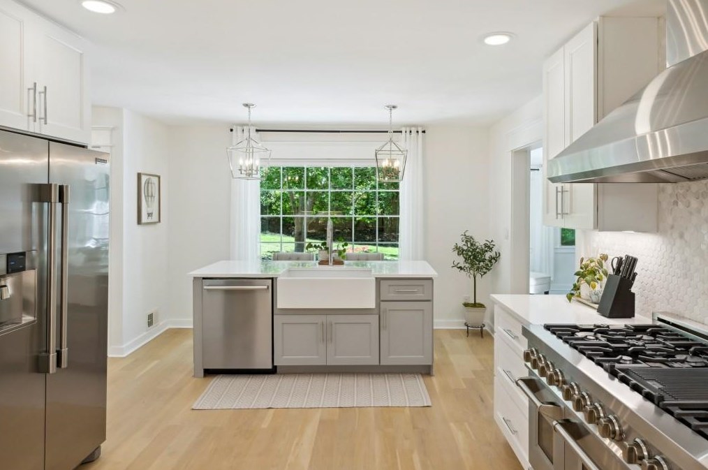 1486 Ragley Hall Rd, Atlanta GA  30319-2518 exterior