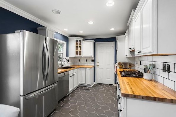 636 Rosedale Dr, Smyrna GA  30082-3364 exterior