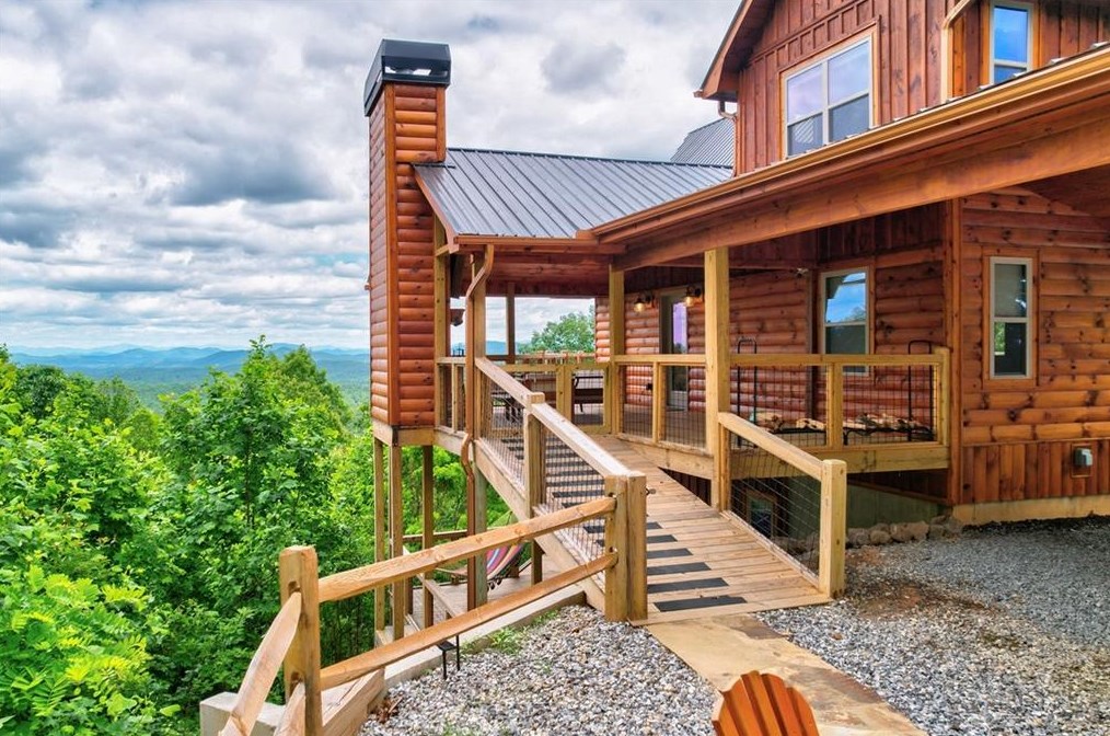 490 Arrowhead Dr, Mineral Bluff, GA 30559