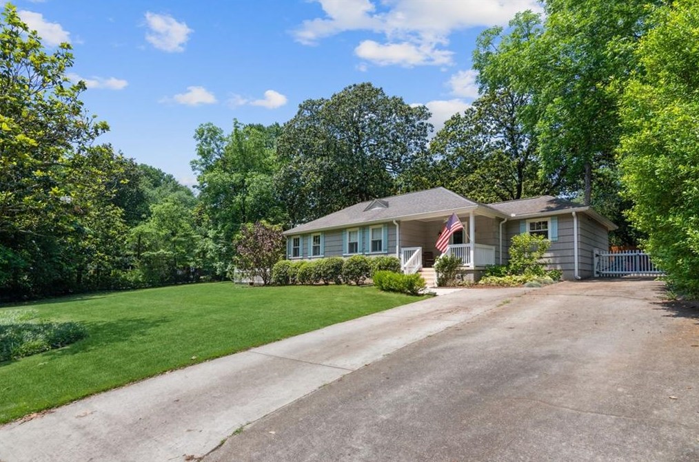 704 Medlock Rd, Decatur GA  30033-5513 exterior