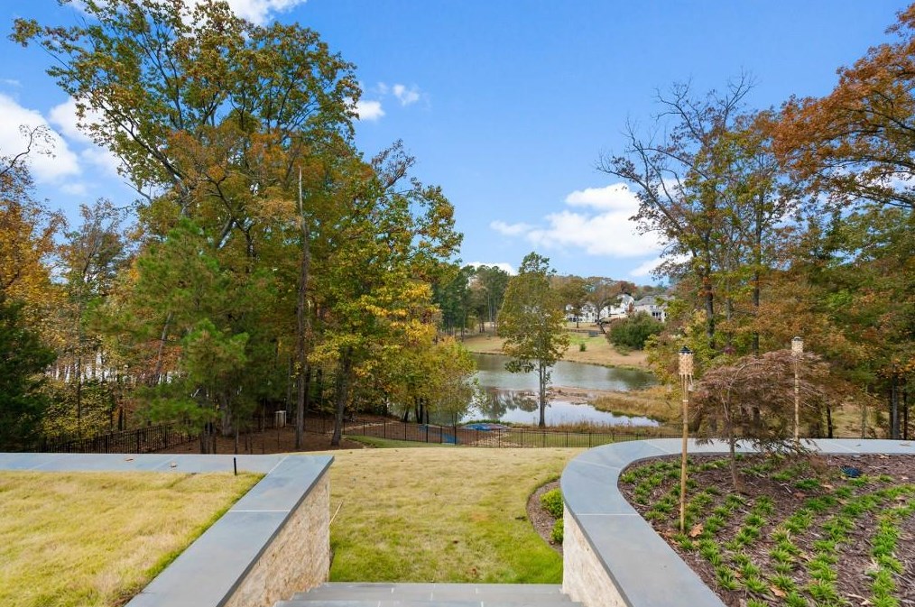 16038 Manor Club Dr, Alpharetta GA  30004-8848 exterior