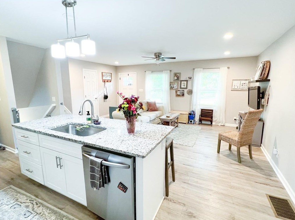 778 Creek View Dr, Lawrenceville GA  30044-3771 exterior