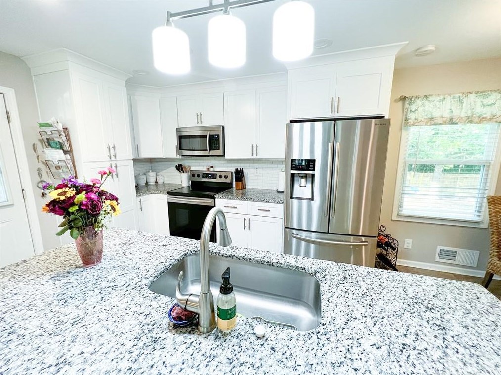 778 Creek View Dr, Lawrenceville GA  30044-3771 exterior