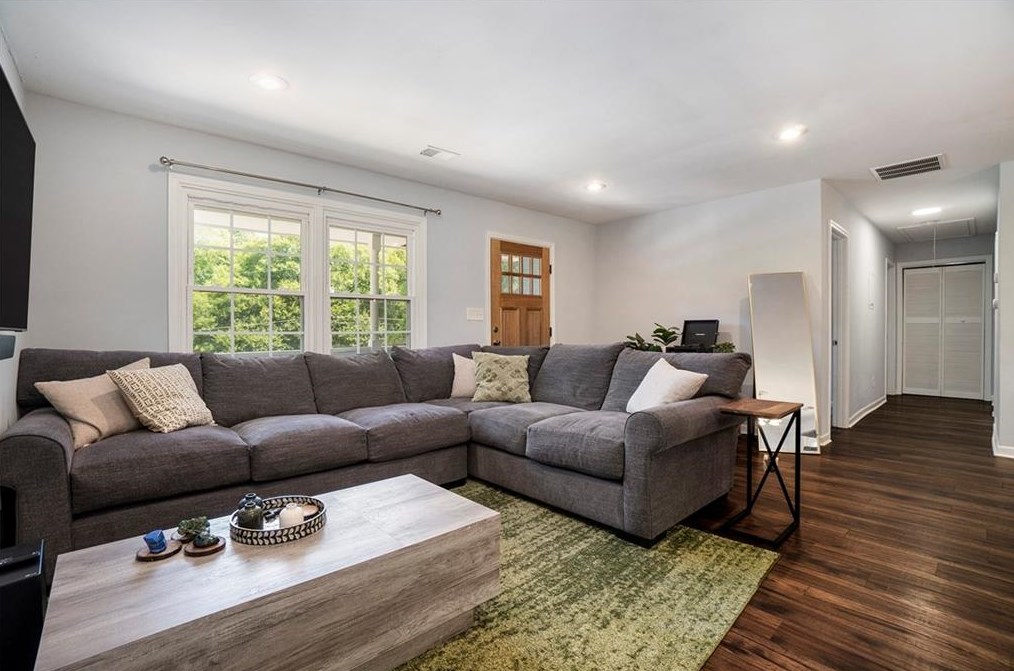 1996 Virginia Ave, Atlanta GA  30337-2539 exterior