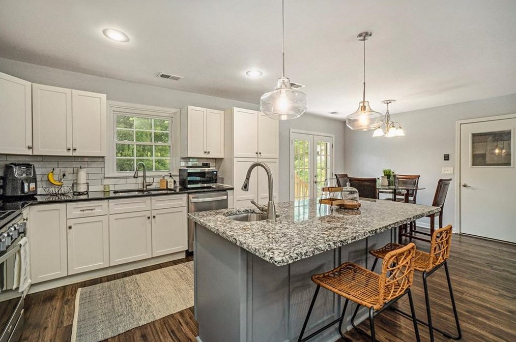 1996 Virginia Ave, Atlanta GA  30337-2539 exterior