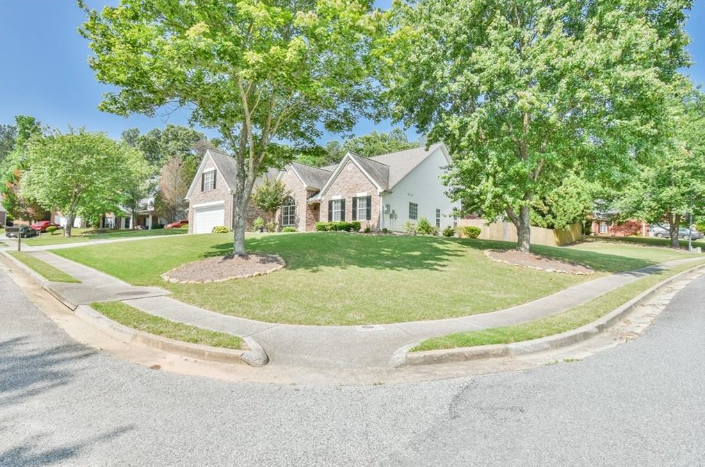 2480 Bittersweet Cir, Dacula GA  30019-6711 exterior