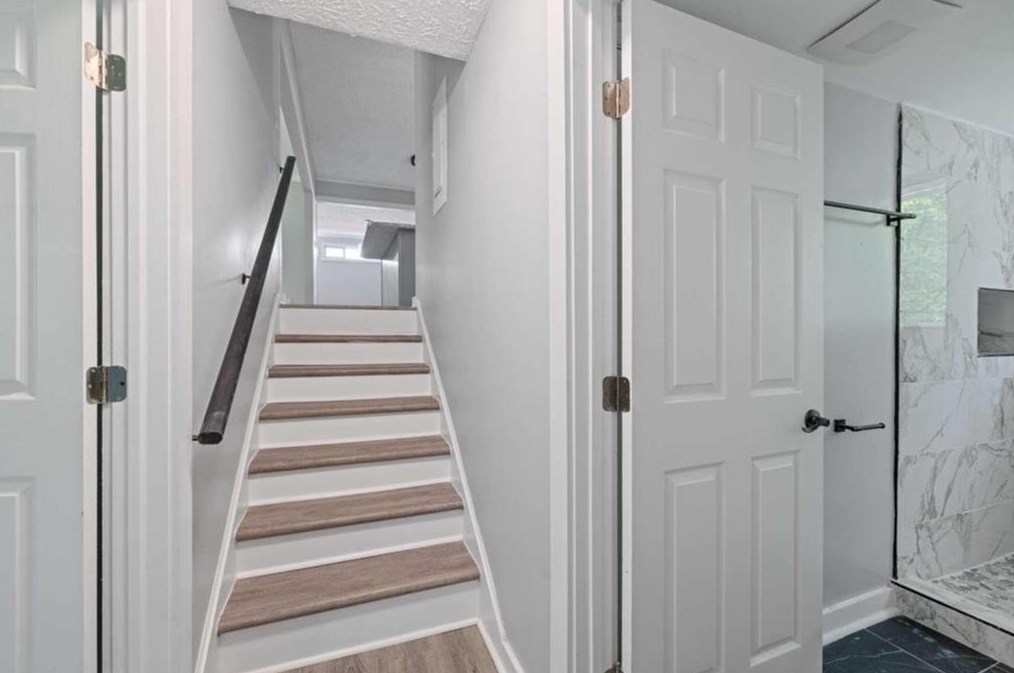 2984 Peek Rd, Atlanta GA  30318-6077 exterior