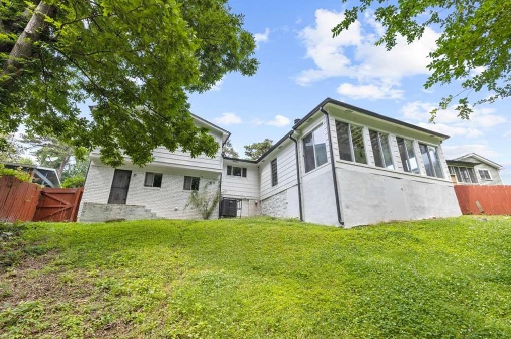 2984 Peek Rd, Atlanta GA  30318-6077 exterior