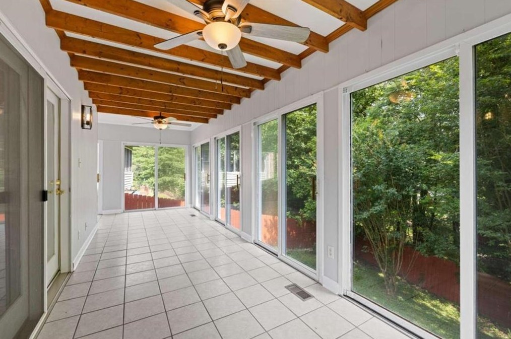 2984 Peek Rd, Atlanta GA  30318-6077 exterior