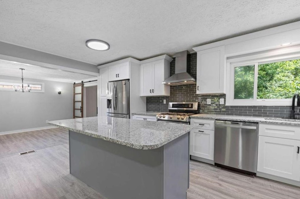 2984 Peek Rd, Atlanta GA  30318-6077 exterior