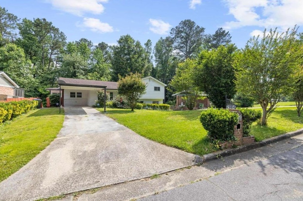 2984 Peek Rd, Atlanta GA  30318-6077 exterior