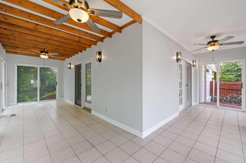 2984 Peek Rd, Atlanta GA  30318-6077 exterior