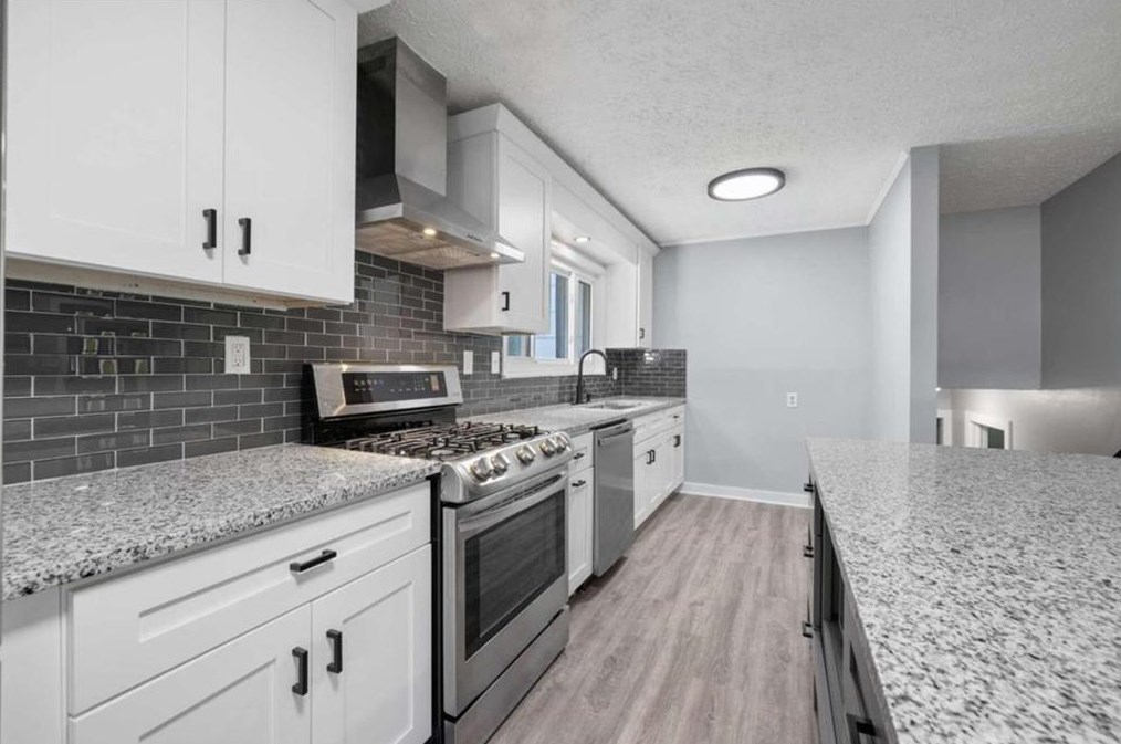 2984 Peek Rd, Atlanta GA  30318-6077 exterior