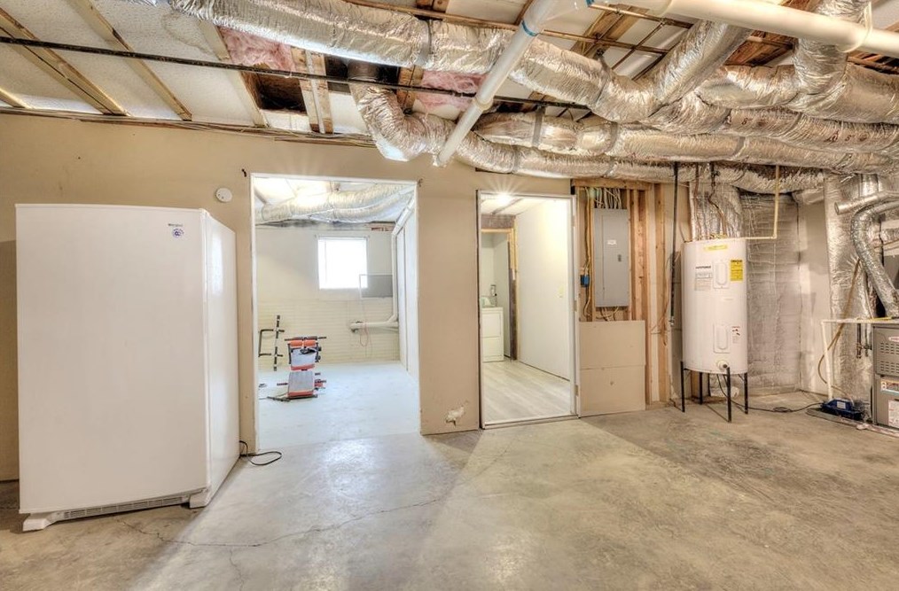 151 Twin Oaks Dr, Calhoun GA  30701-1720 exterior