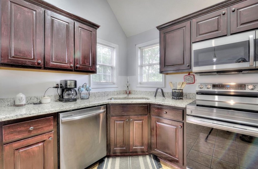 151 Twin Oaks Dr, Calhoun GA  30701-1720 exterior