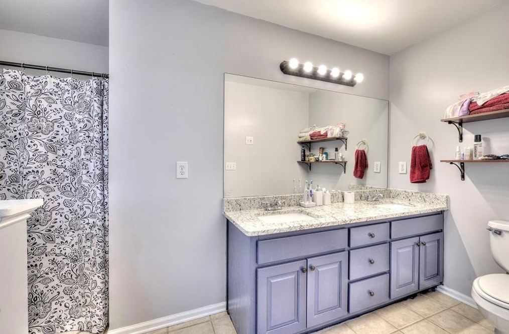 151 Twin Oaks Dr, Calhoun GA  30701-1720 exterior