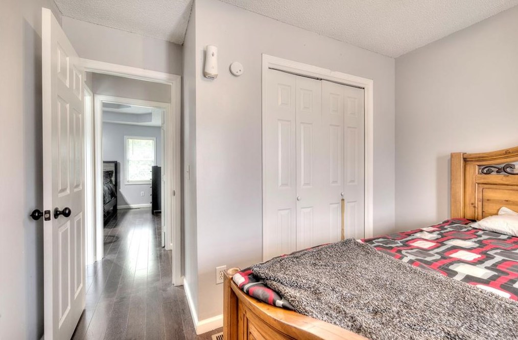 151 Twin Oaks Dr, Calhoun GA  30701-1720 exterior