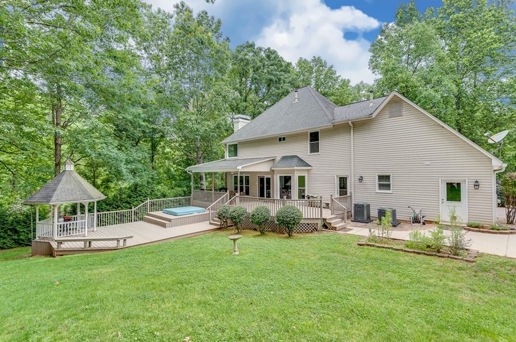 4502 Holly Forest Dr, Gainesville GA  30507-8897 exterior