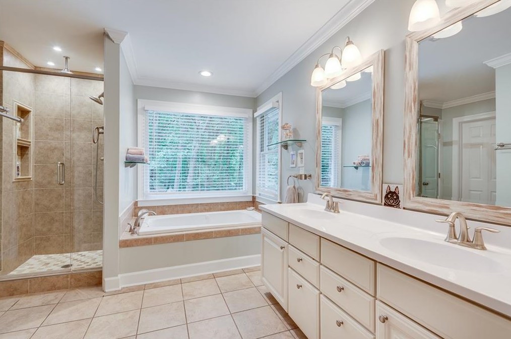 4502 Holly Forest Dr, Gainesville GA  30507-8897 exterior