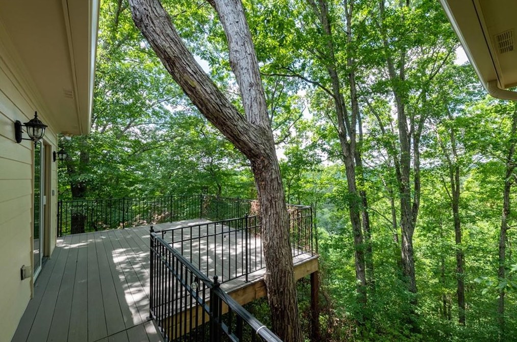 6000 Winterthur Rdg, Atlanta GA  30328-4629 exterior