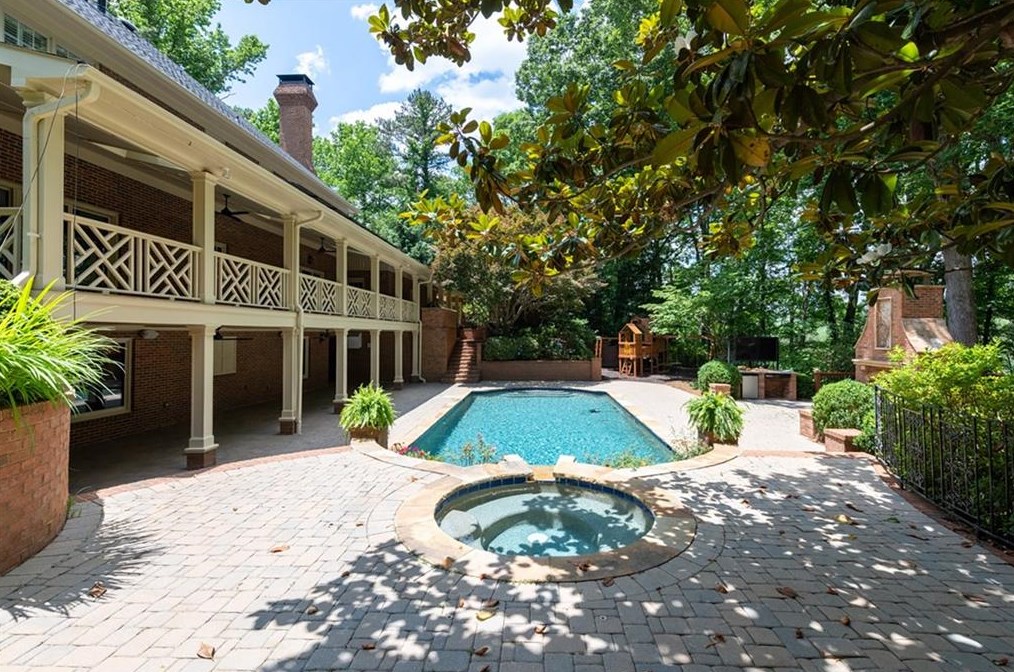 6000 Winterthur Rdg, Atlanta GA  30328-4629 exterior