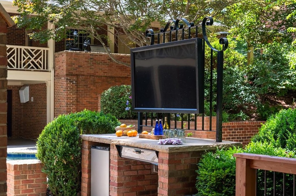 6000 Winterthur Rdg, Atlanta GA  30328-4629 exterior