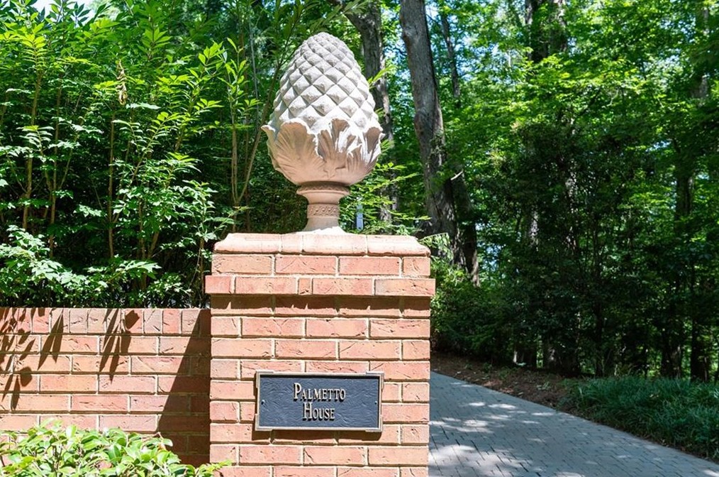6000 Winterthur Rdg, Atlanta GA  30328-4629 exterior