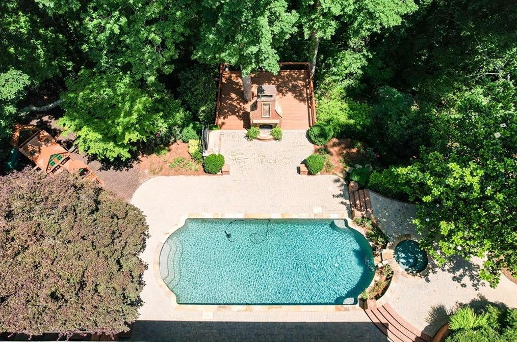 6000 Winterthur Rdg, Atlanta GA  30328-4629 exterior